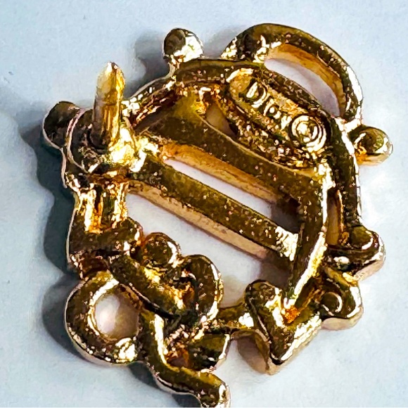 CHRISTIAN DIOR Vintage Logo Brooch Pin on card CD gold signed - Picture 4 of 5